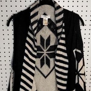 Cozy geometric knit open vest